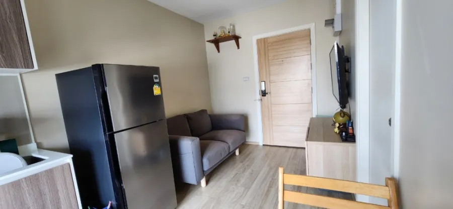 For rent: Feel Condo Lat Phrao 33, 3 bedrooms with stunning wallpaper, fully furnished, ready to move in, book now