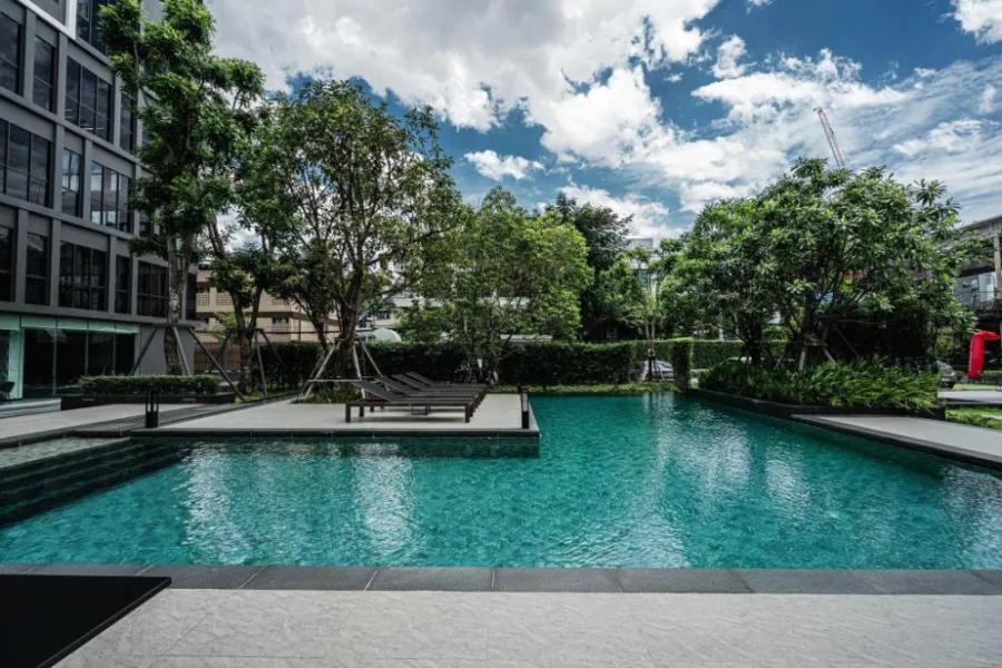 For sale: Siamese Sukhumvit 87, empty room, airy, spacious, good price, interested in owning, hurry and reserve now.