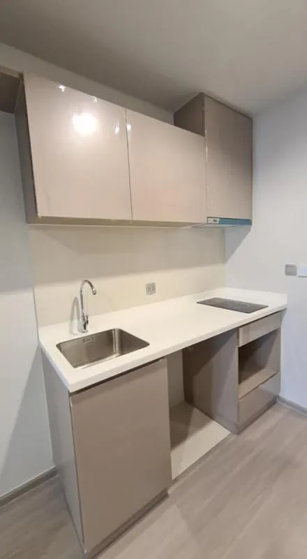 For rent Life Ladprao, this room has a great view. The interior is being refurbished, next to BTS, convenient to travel, book now, don't miss it!