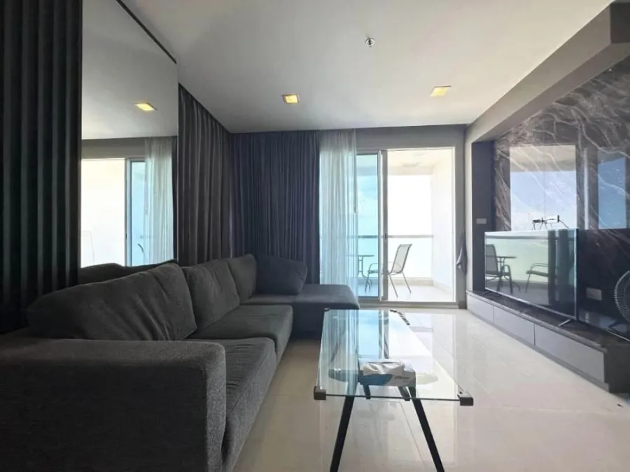 For sale: The Palm Wongamat Beach Pattaya, spacious room, high floor, fully decorated, Buit-In, move in now.