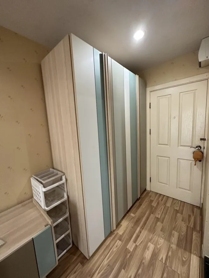 ขายคอนโด Regent Home 15 ห้องติดวอลเปเปอร์อย่างดี ห้องไม่แคบ โล่งอยู่สบาย รีบจองเลย