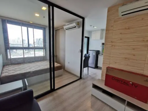 Balcony, pool view, quiet, beautiful view, very good central Perfectly decorated room for rent Skyline Rattanathibet images