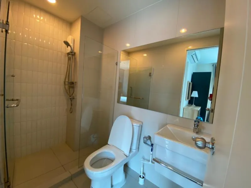 Condo for rent Life Asoke, studio room, 20th floor, fully furnished, electrical appliances ready Hurry up to reserve.