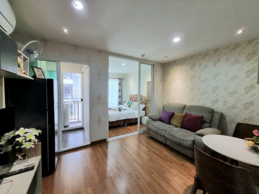 For Rent Regent Home Sukhumvit 81, beautifully decorated room with good wallpaper, cheap price, book now.