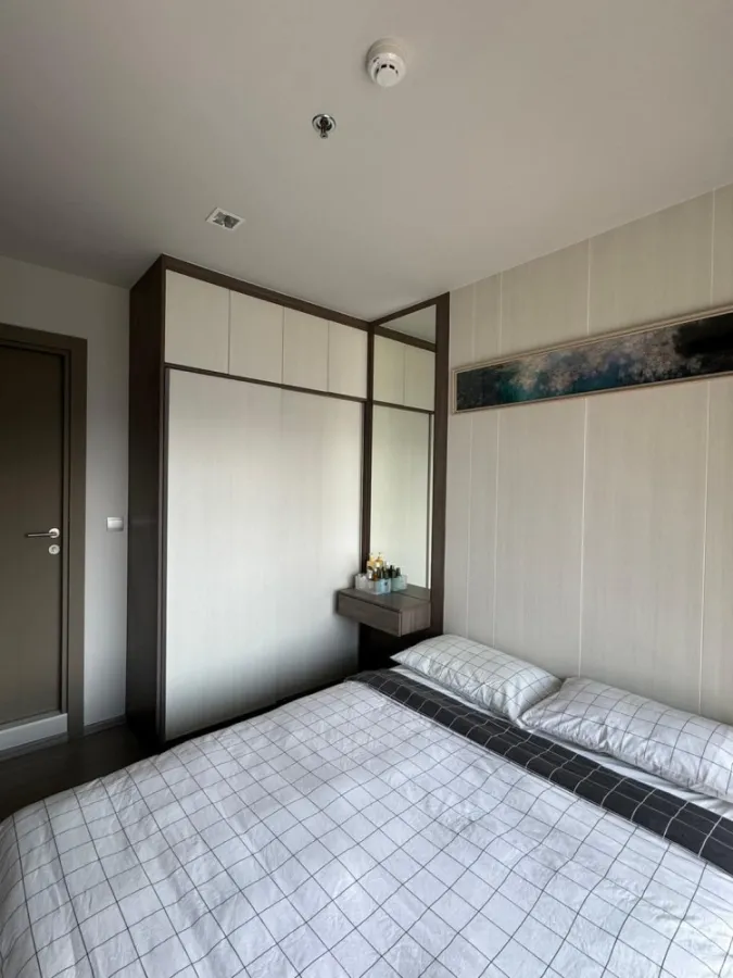 For rent Life Asoke Rama 9, nice room, high floor, good view, great price. If you miss it, you'll be very disappointed. Let me tell you.