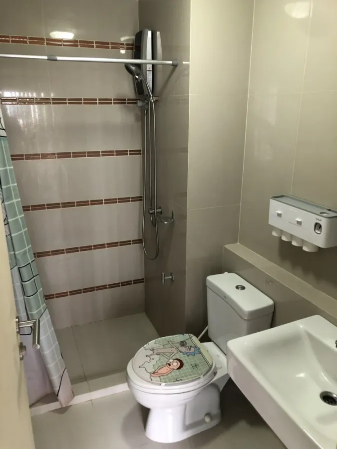 For sale: D Condo Campus Rangsit Phase 2, sunlight entering the room in the afternoon, good location, convenient travel.