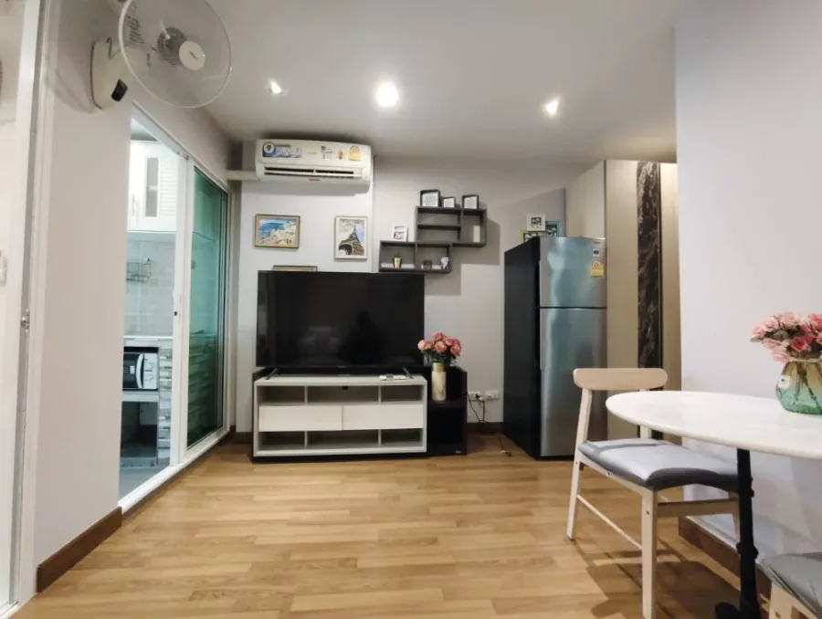 ให้เช่า Regent Home Sukhumvit 81 ห้องชั้น 4 มาพร้อมเฟอร์นิเจอร์ครบครัน วิวสระว่ายน้ำ จองเลย