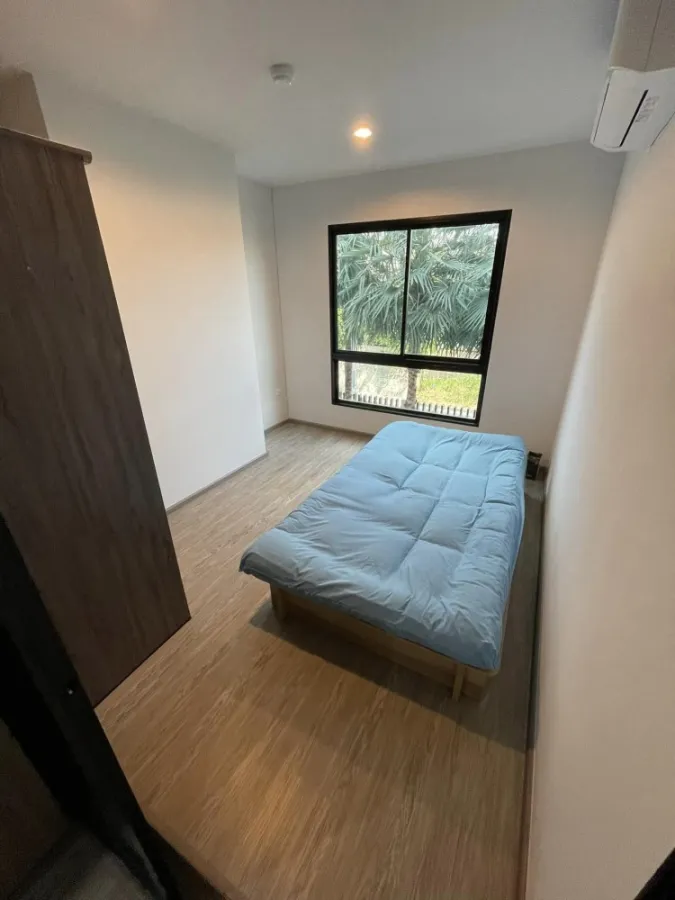 Hi Seacon Station for sale, 2nd floor, quiet room with furniture. Convenient travel. If interested, book now.