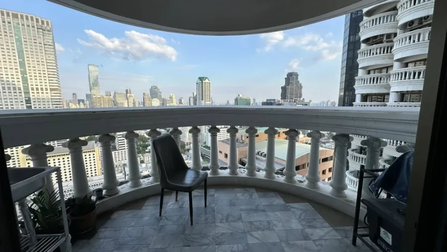 For rent: State Tower, 32nd floor (very high!). Fully furnished with appliances. You can't miss this opportunity!