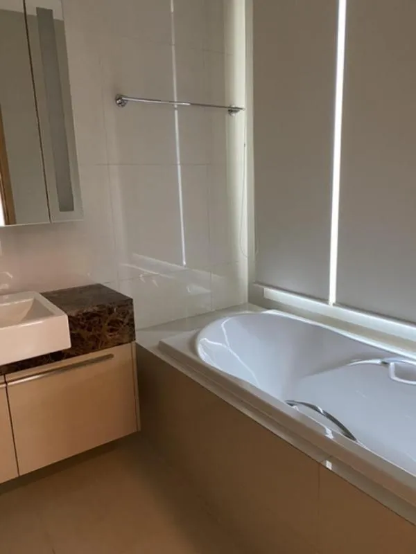Condo for rent 39 by Sansiri, very big room, fully furnished, bathtub, washing machine The location is very easy to travel, don't miss it.