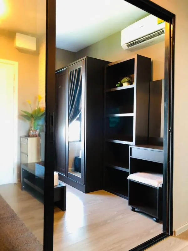 For rent Aspire Sathorn-Taksin ผนังติดวอล ได้มองวิวเมืองแจ่มๆ ห้องแต่งครบเหมือนได้อยู่บ้าน ห้ามพลาด