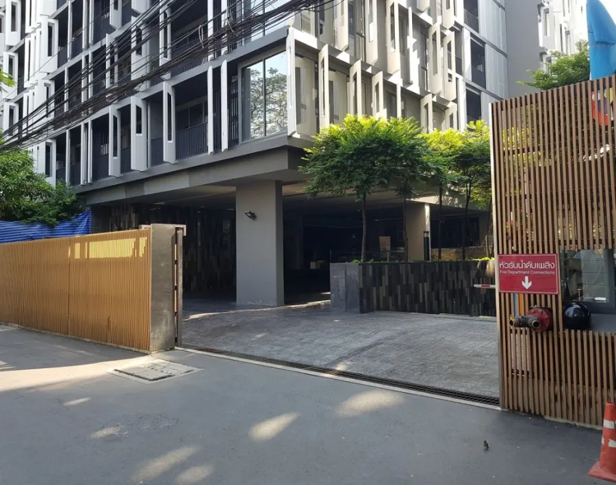 For sale for rent Siamese Gioia Sukhumvit 31, beautifully decorated room with built-ins. Good grade furniture Don't just look and reserve quickly.