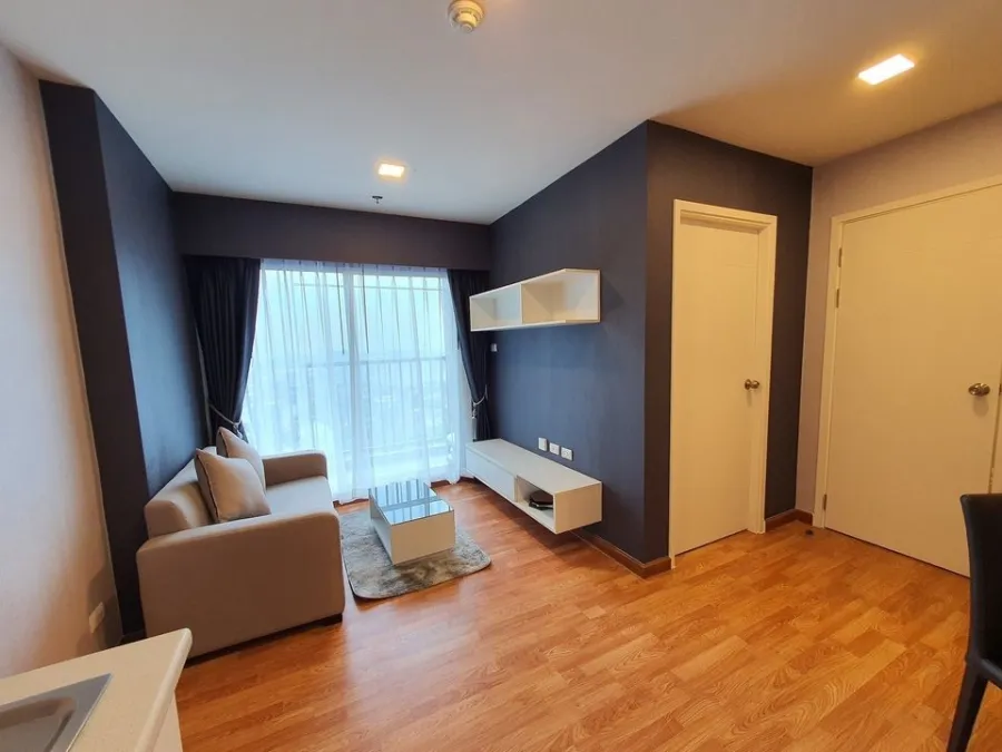For sale, for rent, The Trust Condo Ngamwongwan, beautifully decorated room, great price. If you miss it, you will regret it later, I tell you.