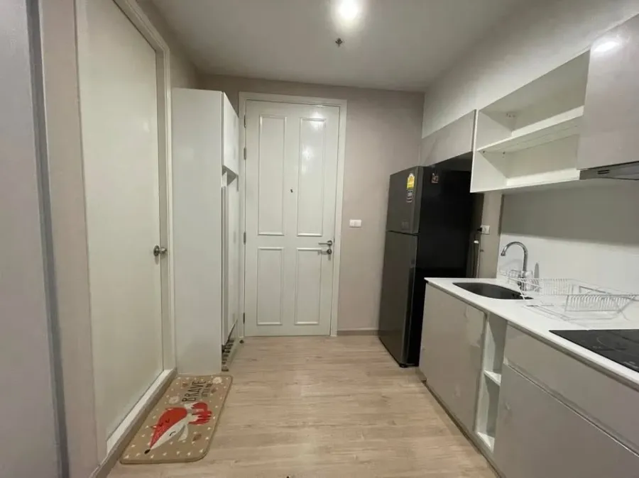 For rent: The Parkland Phetkasem-Thapra. Spacious and comfortable room with furniture. Book now!