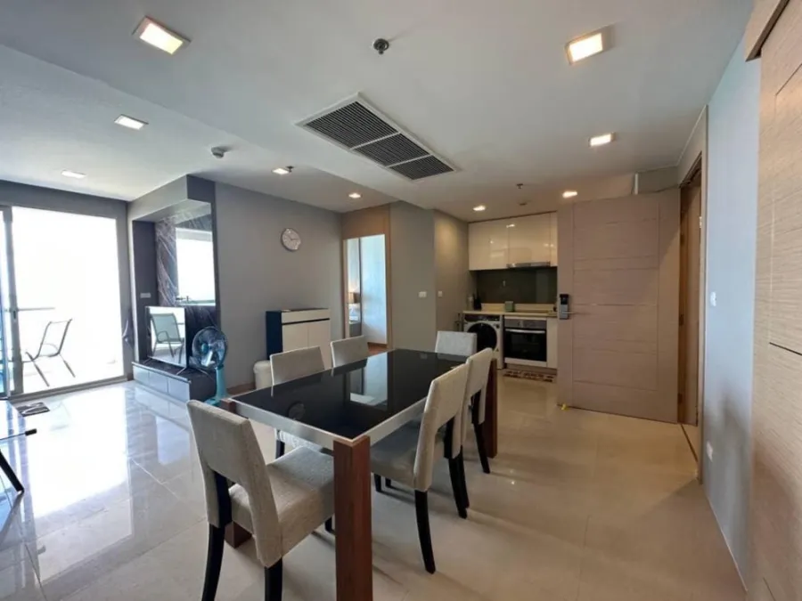 For sale: The Palm Wongamat Beach Pattaya, spacious room, high floor, fully decorated, Buit-In, move in now.
