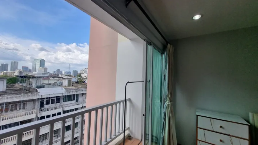 For rent: Pratchaya Place Ratchada-Huai Khwang. The room is divided into proportions, ready to move in, fully furnished. Reserve now.