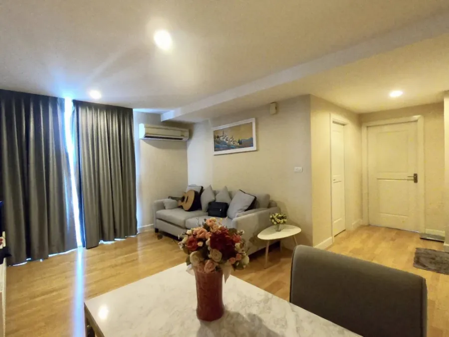 Selling The Fine Ari 4 - Phahonyothin. This is the only adjacent unit, making it very quiet and peaceful. It's a slow-life condo perfect for those who