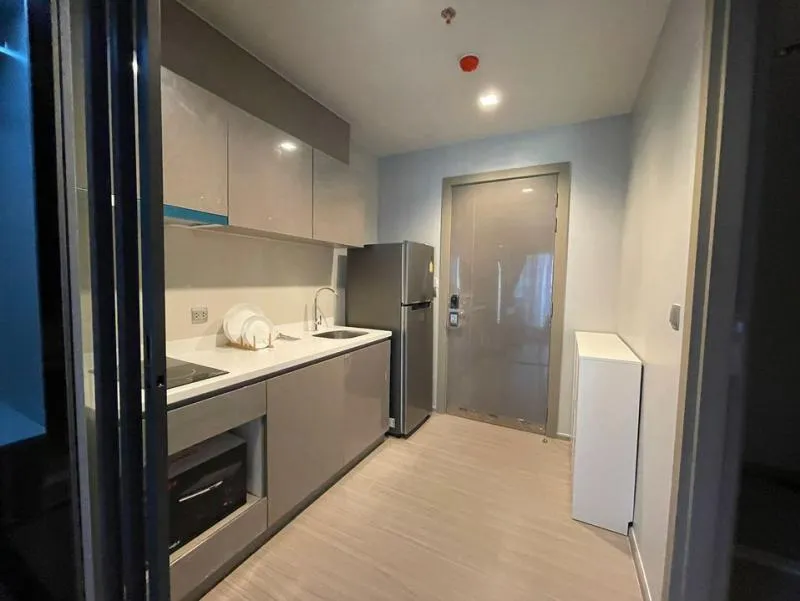 Life Asoke-Rama 9 for rent ห้อง Studio ชั้น 10 วิวดี ราคาจับต้องได้ เฟอร์ครบ รีบเช่าเลยจ้า อย่ารีรอ