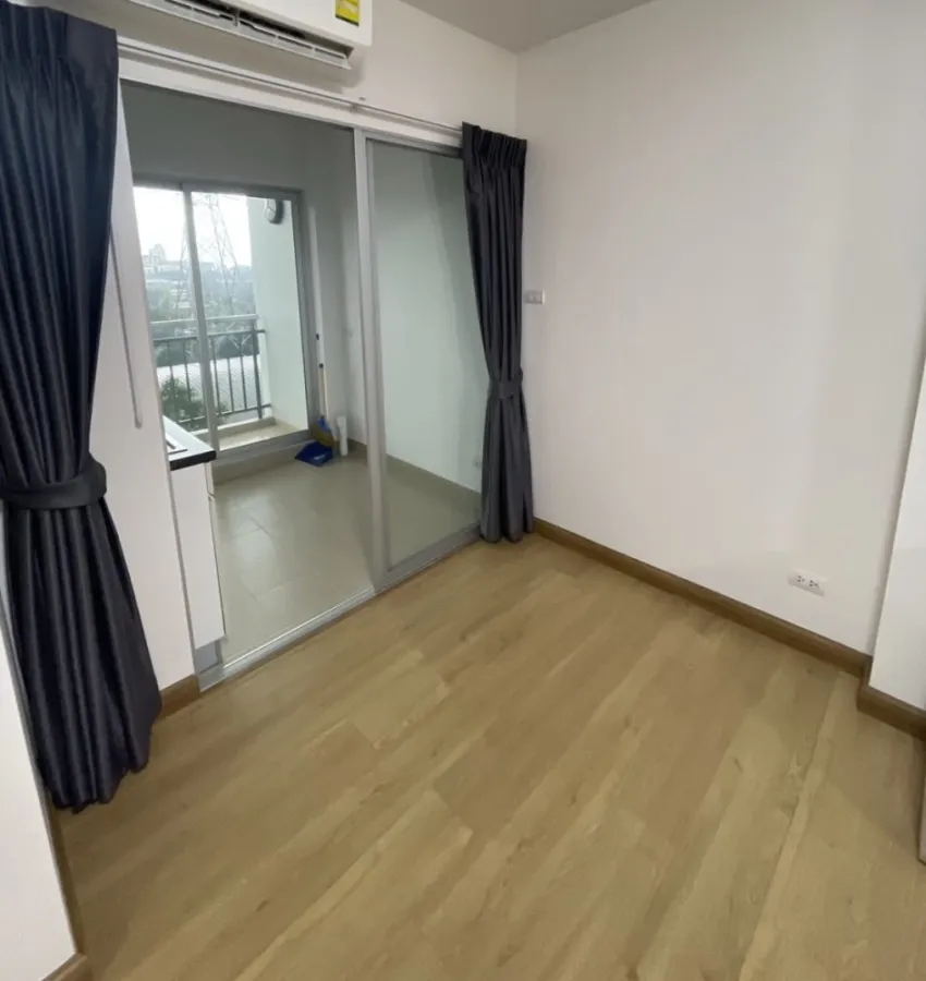 For sale, for rent, Supalai City Resort Chaengwattana, clean, airy room, not cramped, with complete set of furniture, get it now.