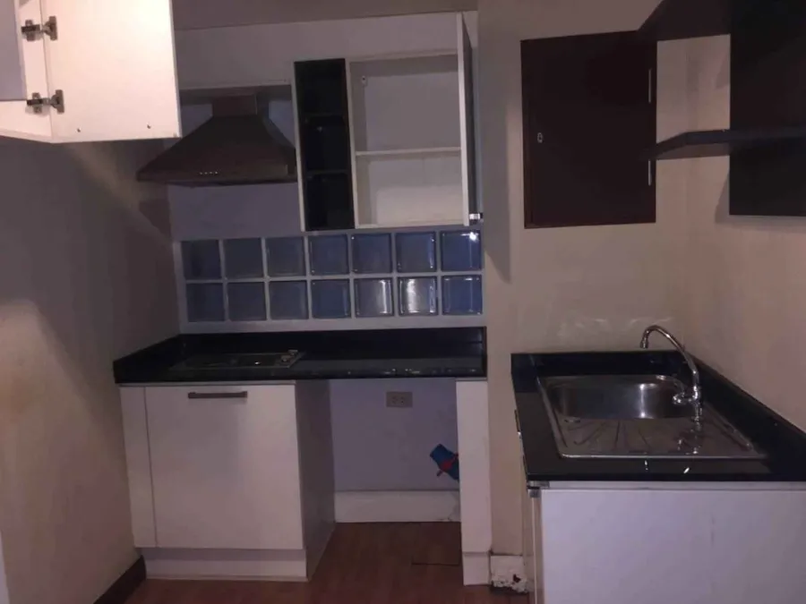 Sell The Kris Ratchada 17, spacious room, fully furnished, good leather sofa, very nice to sit, reserve first, stay first.