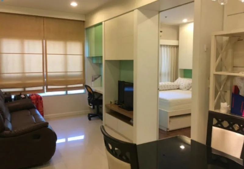 For Rent Q House สาทร เตียงบิ้วอินพิเศษ แต่งโทรนสีได้ฉุดฉาด โซฟาหรูนั้งสบาย ครบครั้นแบบนี้ห้ามพลาด