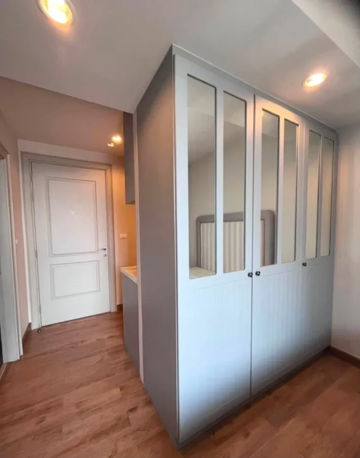 Selling The Editor condo, 20th floor. Fully furnished with all amenities. Unobstructed view. Book now!