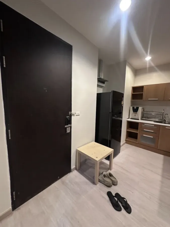 For rent: The Address Siam, 8th floor, large 2-bedroom, 2-bathroom unit with locked parking space. Don't miss out!