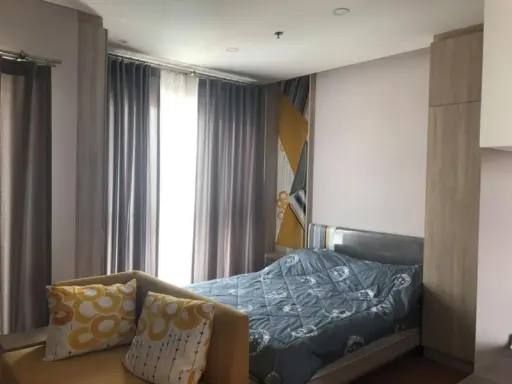 Here comes the corner room Private, not messy Easy to travel with both BTS and MRT. Interested in Lumpini Park Vibhavadi-Chatuchak.