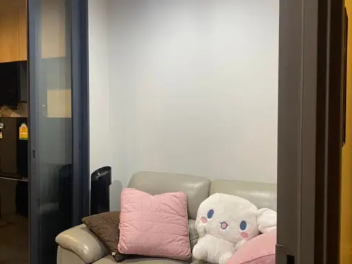 Urgent sale, The Line Wong Sawang, very well decorated room Built-in furniture in the whole room, separate kitchen, you can bring your bags and move i