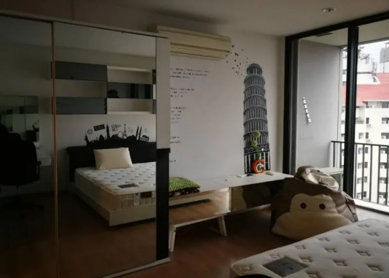 Awesome for rent, The Issara Ladprao, beautiful room, worth the price, very full furniture, beautiful view, reserve it now.