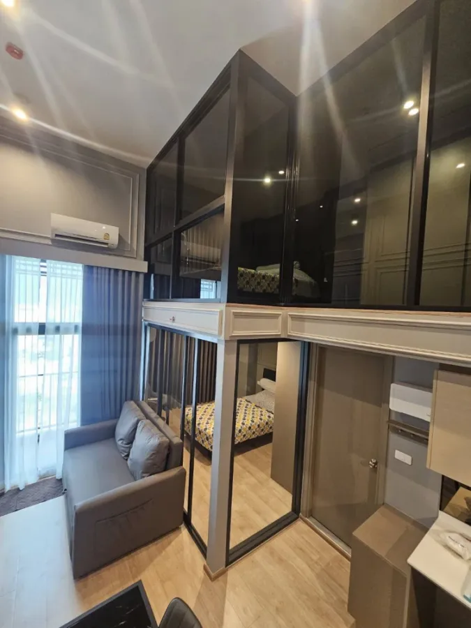 For rent: IDEO RAMA 9–ASOKE, high ceiling, airy, spacious, lots of usable space, comes with complete amenities. Don't miss it!