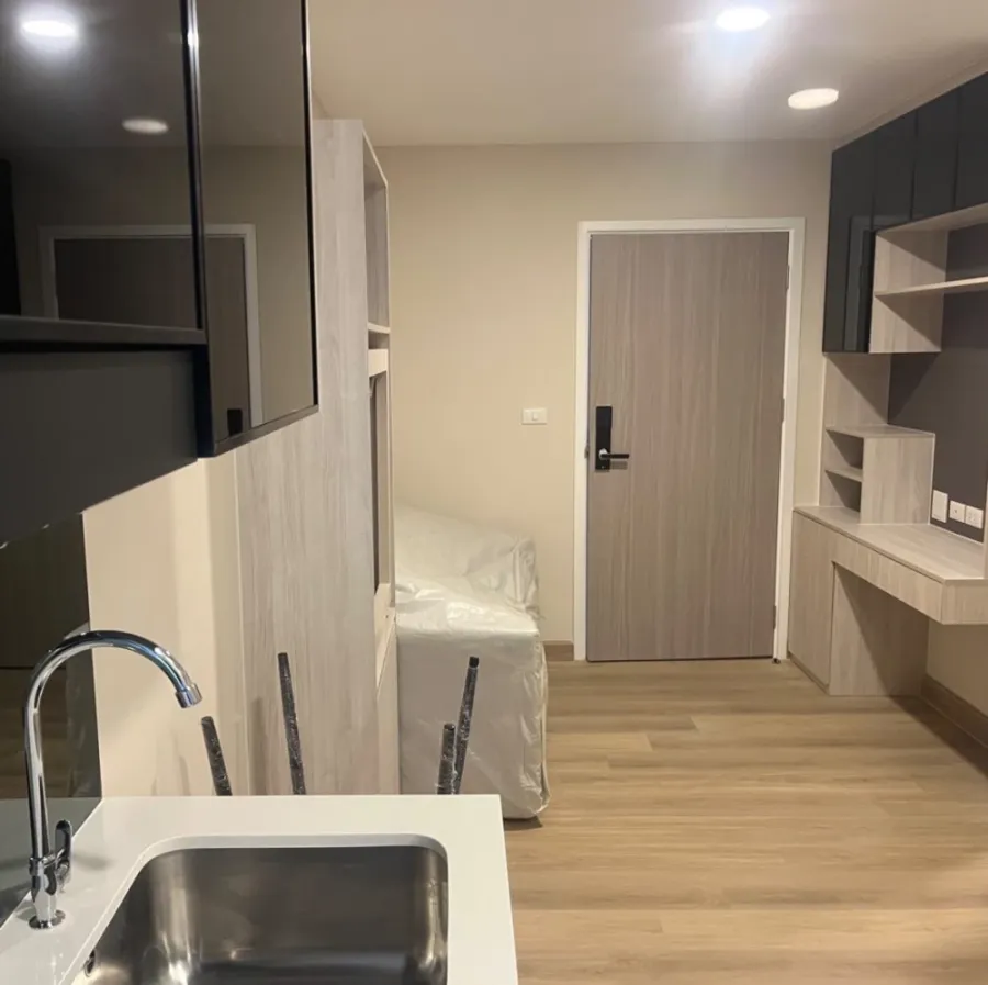 For rent: The Indeed Condo Amata, 2nd floor, pool view, fully furnished, nice to live in, reserve now, don't delay.