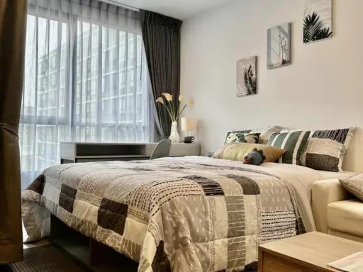 For rent, Kave Ava, 4th floor, corner room, the most private, cute decorated room, I can say that it's very nice to live in. Hurry up and book now.