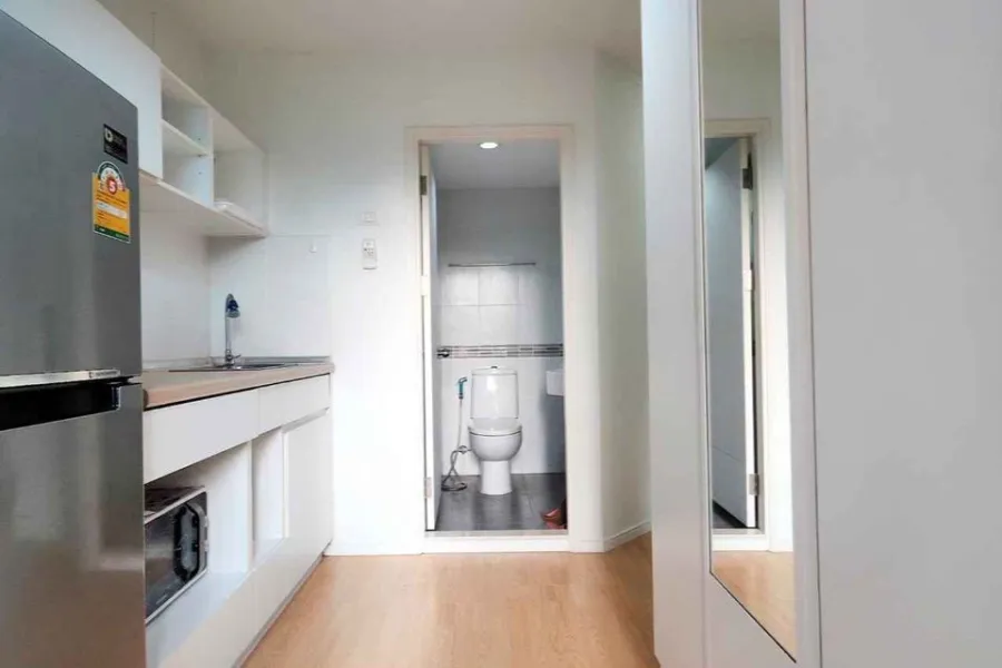 For rent: Lumpini Place Srinakarin-Hua Mak Station, fully furnished, ready to move in, real wood furniture, durable, easy to maintain