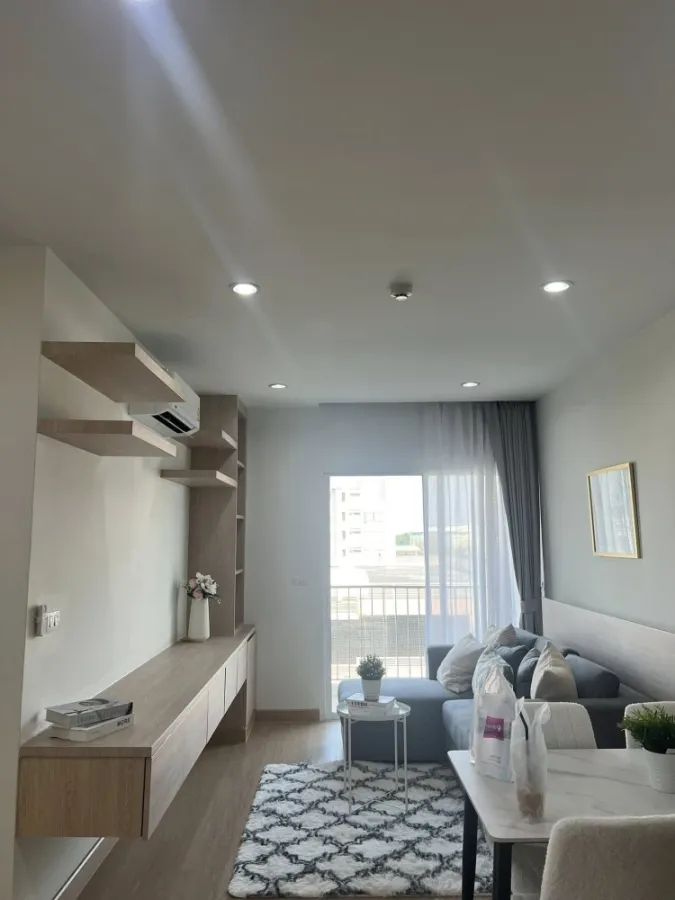 Happy Condo Ladprao 101 for rent. Beautifully decorated unit with complete furniture. Just bring your suitcase and move in!