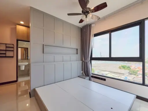 Selling Niche Mono Charoen Nakorn, corner unit with Chao Phraya river bend view, second largest type in the project, 60 sq.m. Book now!