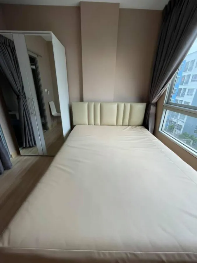 Urgent for rent, The Kith Tiwanon, 5th floor, has a big sofa, very satisfying, plus fully furnished, don't miss out on booking.