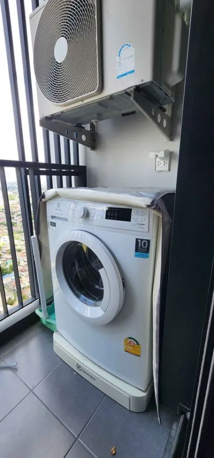 For rent: The Politan Rive, 37th floor, north side, fully furnished, not too expensive, reserve quickly before you miss out.