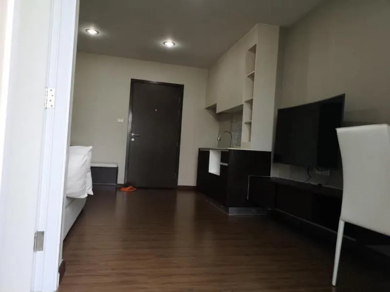 Urgent sale ** Hallmark Condo, Chaengwattana, 34.5 sq m., 8th floor, very beautiful decoration, very good price, 2.6 million baht!!