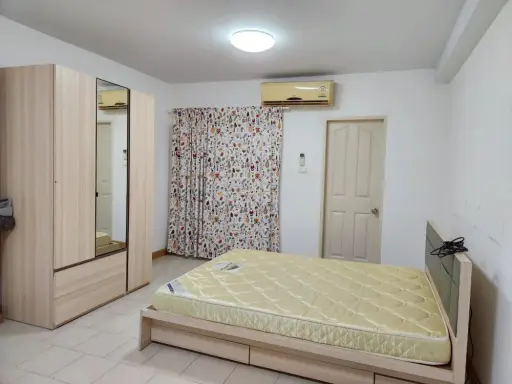 For rent: City Home Ratchada-Pinklao (Charansanitwong 95/1), room is not hot, windy, not facing anyone, price is friendly to your pocketbook, book fir