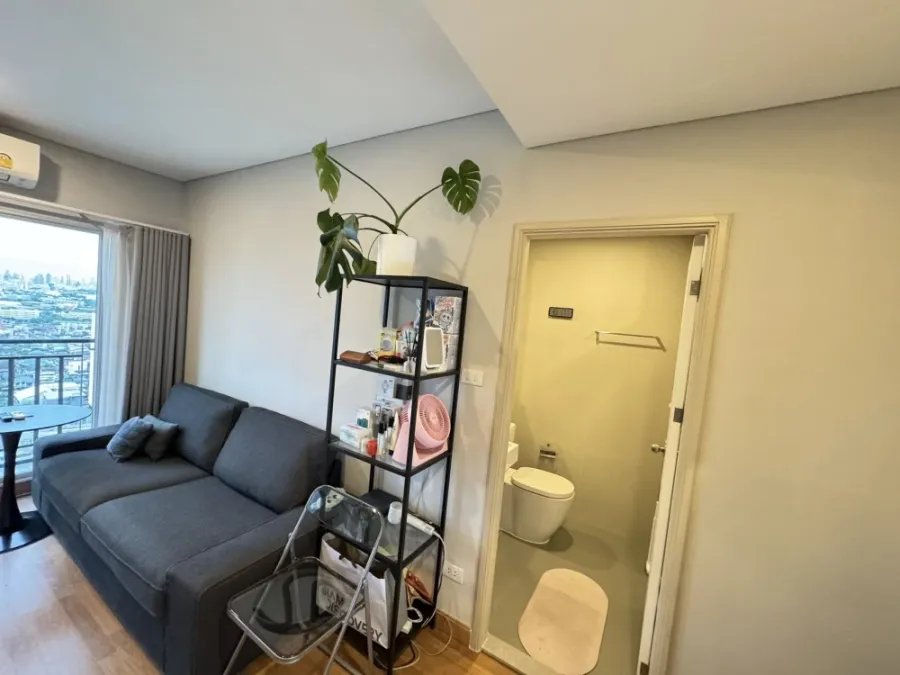 rent/sale Lumpini Place Taopoon - Interchange 1 bedroom, 1 bathroom, lots of usable space, comes with a large sofa, comfortable to sit on, book now.