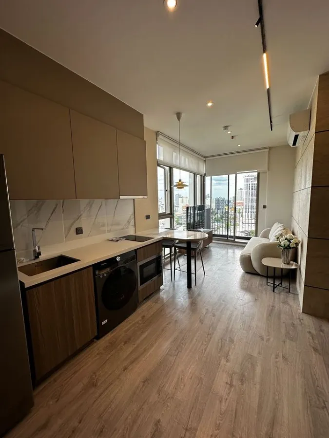 ขาย ให้เช่า Rhythm ekkamai estate ชั้นสูง ห้องมุมเป็นส่วนตัว ตกแต่งสวย มีสไตล์ น่าอยู่ขนาดนี้ จองเลย