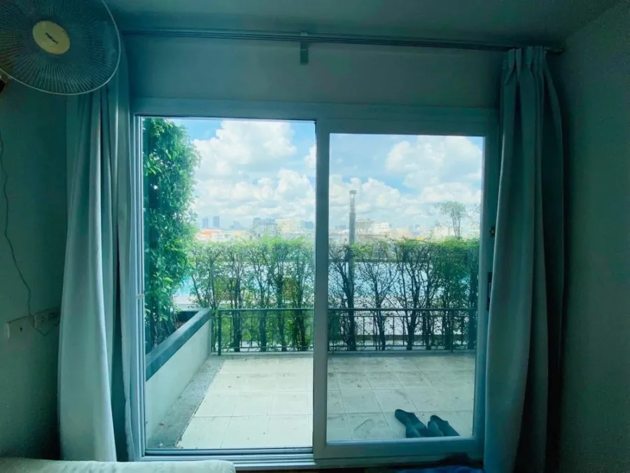 Lumpini Place Suksawat-Rama 2 for sale, spacious room, pool view, with big screen TV, watch movies to your heart's content, don't miss it.
