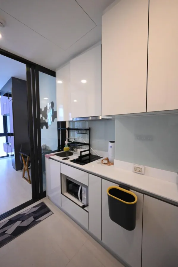 For rent, Mazarine ratchayothin, 9th floor, corner room, very private, plus a closed kitchen, very proportional, hurry to reserve.