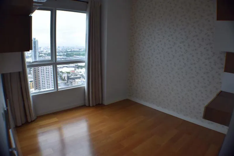Condolette Ize Ratchat for rent, fully furnished. The air is fresh because there is a flower garden nearby. have to move like this