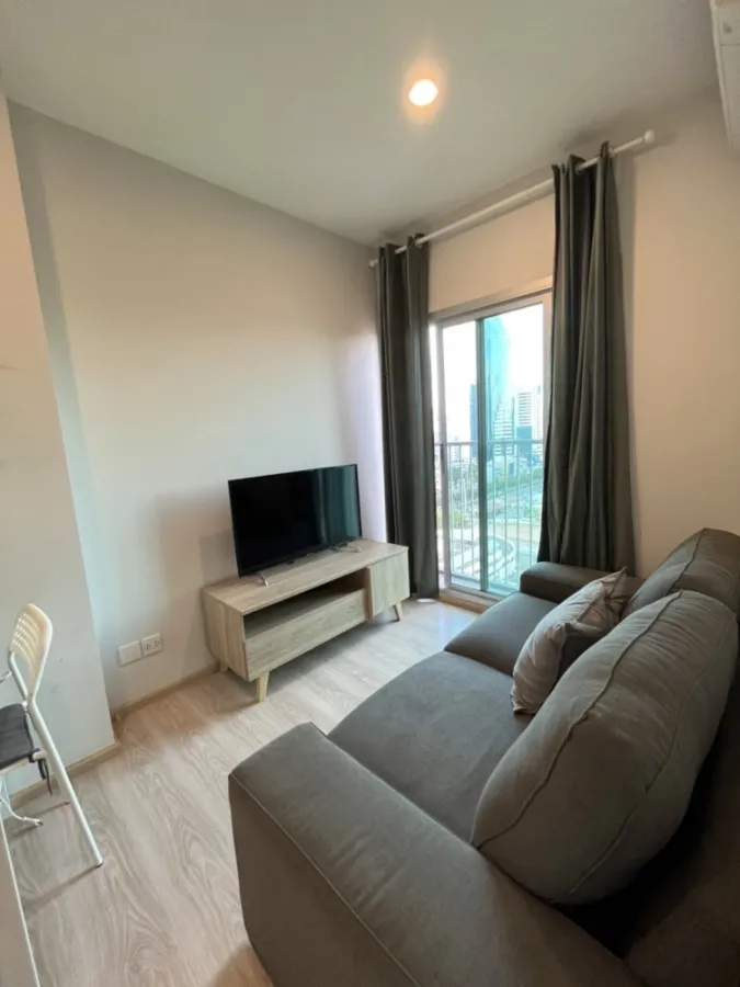 Urgent sale!! Condo Noble Revolve Ratchada, 14th floor, corner room, city view, fully furnished, ready to move in, don't miss it!!