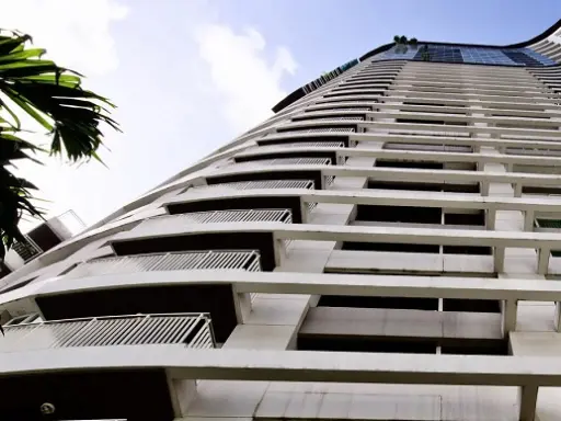 Urbana Langsuan : Photo 1