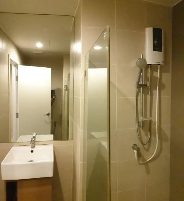 Condo for sale, The Privacy Ratchada Sutthisan, fully furnished. Outside view, no building to block, convenient to travel, near MRT.
