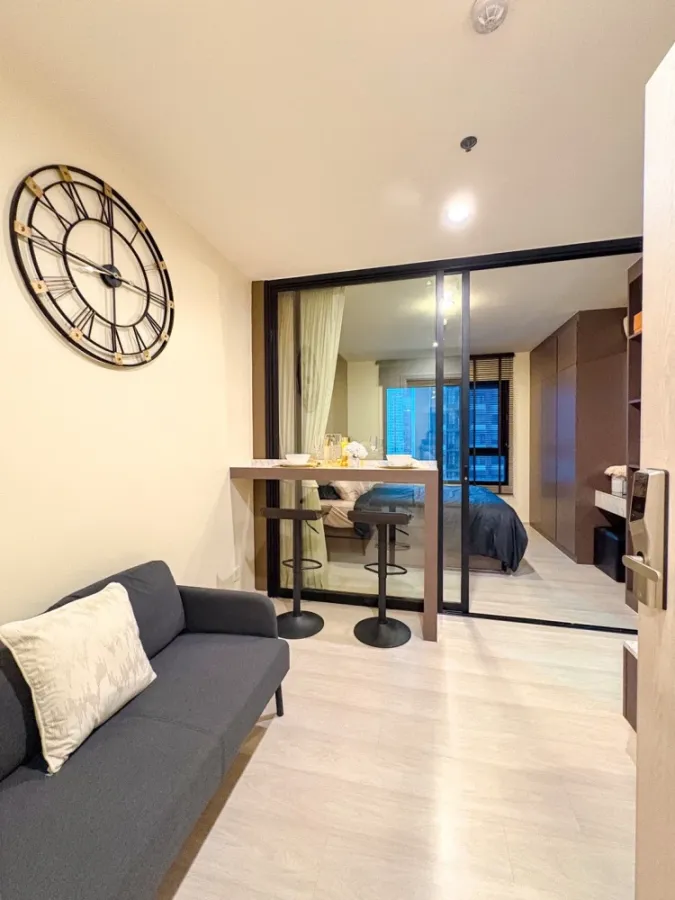 Condo for rent Life Asoke, pool view, good location, furniture, ready to move in, book now!!