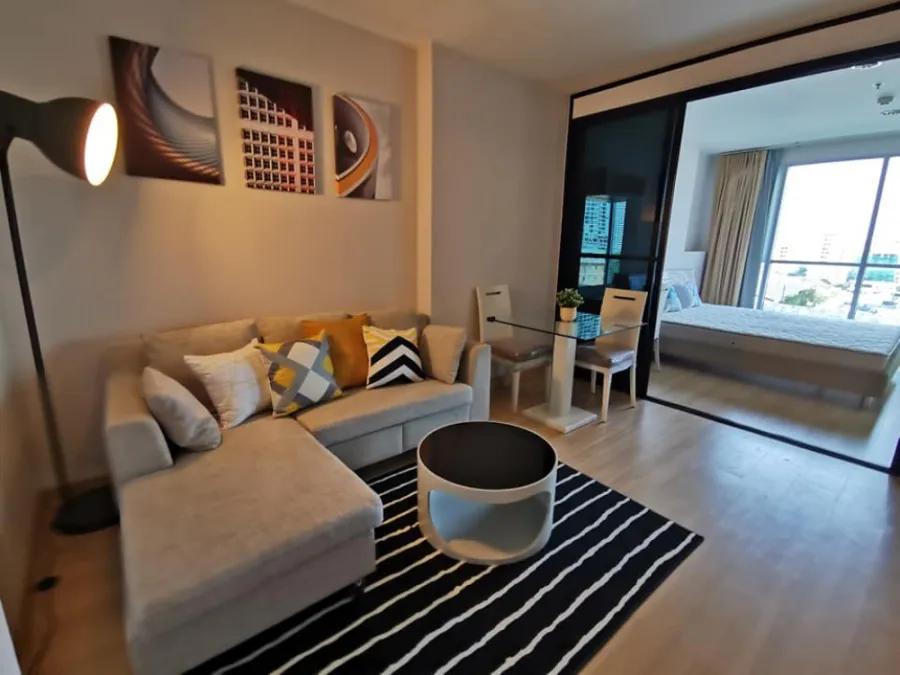 For rent Life @ Ladprao 18, beautiful room. The interior is very wide, fully furnished. Book now, don't miss it.